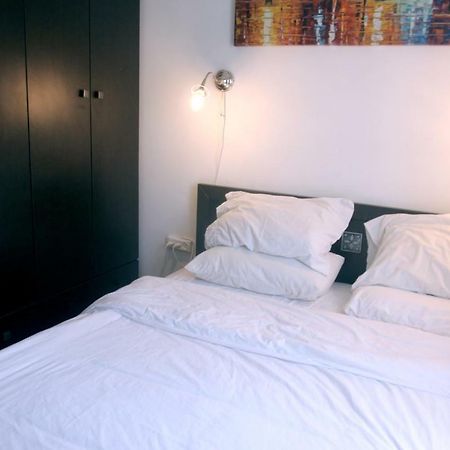 Central Apartment With Shelter Room -1 Bedroom & Living Room And Balcony Tel Aviv Esterno foto