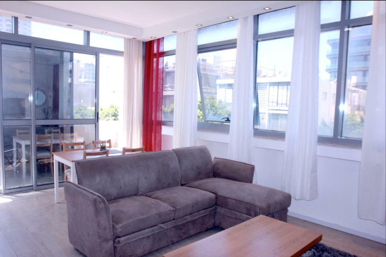 Central Apartment With Shelter Room -1 Bedroom & Living Room And Balcony Tel Aviv Esterno foto